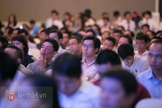 Nguyễn Hà Đông trở thành tâm điểm chú ý với phần trả lời 'siêu ngắn - siêu cá tính' 3 Nguyễn Hà Đông trở thành tâm điểm chú ý với phần trả lời 'siêu ngắn - siêu cá tính' 3