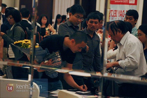 Nguyễn Hà Đông trở thành tâm điểm chú ý với phần trả lời 'siêu ngắn - siêu cá tính' 10 Nguyễn Hà Đông trở thành tâm điểm chú ý với phần trả lời 'siêu ngắn - siêu cá tính' 10