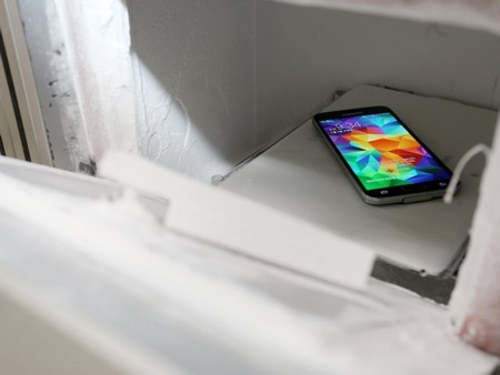 Cận cảnh quá trình kiểm tra độ bền của Galaxy S5 trước khi xuất xưởng