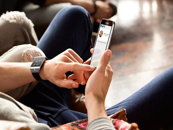 Khóc dở mếu dở vì khách hàng phá Galaxy S5 của cửa hàng