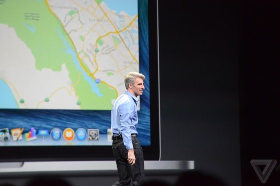 Craig Federighi lên sân khấu để giới thiệu về OS X 10.10.