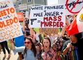 Người dân biểu tình khi ông Trump thăm thành phố bị xả súng