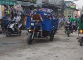 Sửa gấp 'con đường đau khổ' cho dân Bình Chánh