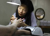 Thợ nail Việt ở Mỹ lo hóa chất độc hại