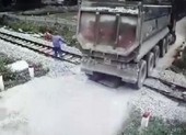 Nhân viên gác chắn cứu đoàn tàu khỏi tai nạn thảm khốc