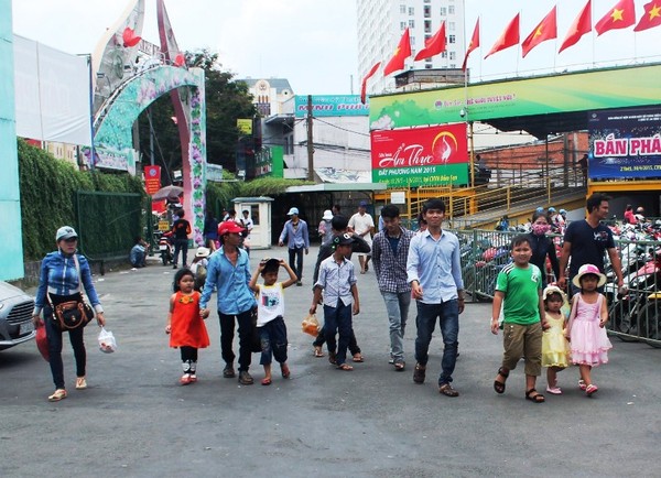 vui chơi, Đầm Sen, Thảo Cầm Viên, Sài Gòn, nắng nóng, quá tải, công viên nước vui chơi, Đầm Sen, Thảo Cầm Viên, Sài Gòn, nắng nóng, quá tải, công viên nước