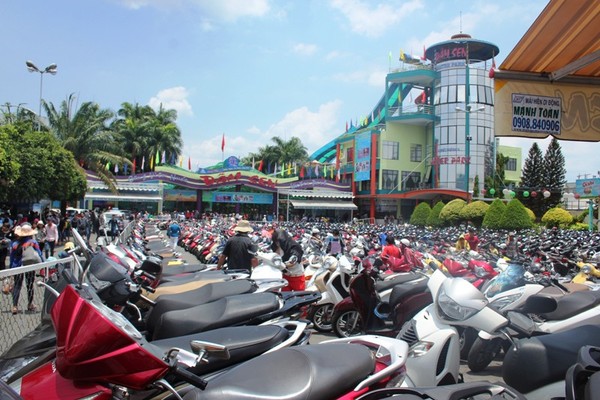 vui chơi, Đầm Sen, Thảo Cầm Viên, Sài Gòn, nắng nóng, quá tải, công viên nước vui chơi, Đầm Sen, Thảo Cầm Viên, Sài Gòn, nắng nóng, quá tải, công viên nước