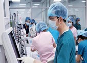 Hai bé Trúc Nhi - Diệu Nhi đã tỉnh sau ca phẫu thuật tách dính