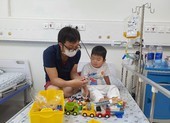 Bé trai 4 tuổi hai năm trời chiến đấu với căn bệnh hiếm