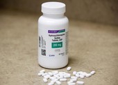 Bác sĩ Mỹ kiện FDA vì hạn chế dùng thuốc sốt rét trị COVID-19