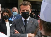 Video: Tổng thống Pháp Macron bị tát giữa phố