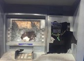 Tạm giữ người đập máy ATM ở Bình Dương