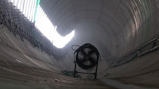 Cận cảnh bên trong đường hầm tuyến Metro đầu tiên của TPHCM - Ảnh 9. Cận cảnh bên trong đường hầm tuyến Metro đầu tiên của TPHCM - Ảnh 9.