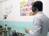 Giáo viên hoảng khi clip 'nóng' xuất hiện trong giờ học online