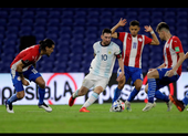 Messi dắt đồng đội ‘lết’ vào tứ kết
