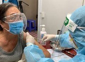 Video: Người cao tuổi và mắc bệnh nền được tiêm vaccine COVID-19