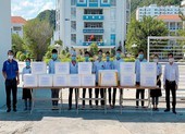 SV Cao đẳng Du lịch Nha Trang kho cá ngừ gửi tặng tuyến đầu chống dịch