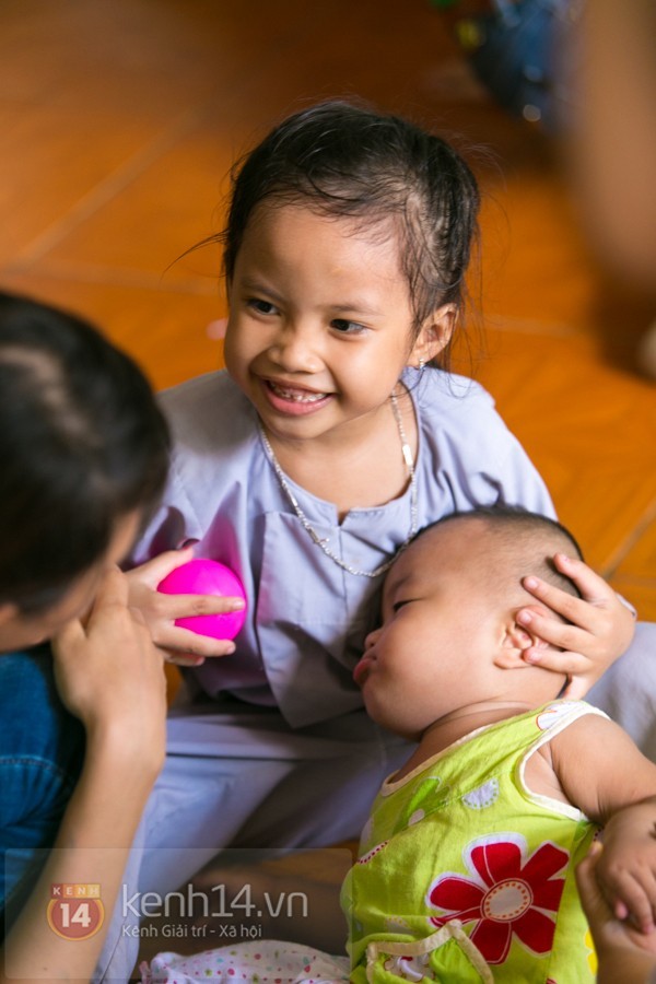 Chuyện về 12 trẻ sơ sinh bị bỏ rơi ở một ngôi chùa 21 Chuyện về 12 trẻ sơ sinh bị bỏ rơi ở một ngôi chùa 21