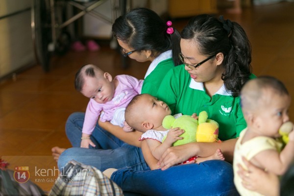 Chuyện về 12 trẻ sơ sinh bị bỏ rơi ở một ngôi chùa 10 Chuyện về 12 trẻ sơ sinh bị bỏ rơi ở một ngôi chùa 10