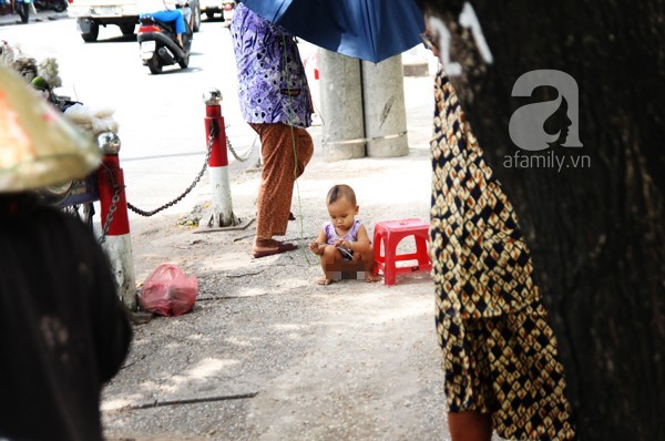 Cận cảnh cuộc sống ở công viên của em bé 'nghìn rưỡi đô không bán' 11 Cận cảnh cuộc sống ở công viên của em bé 'nghìn rưỡi đô không bán' 11