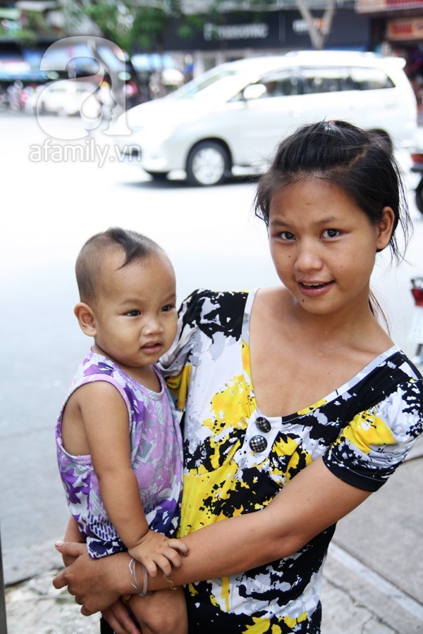 Cận cảnh cuộc sống ở công viên của em bé 'nghìn rưỡi đô không bán' 1 Cận cảnh cuộc sống ở công viên của em bé 'nghìn rưỡi đô không bán' 1