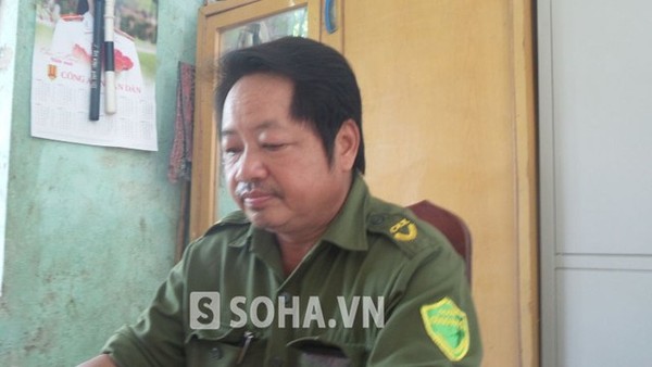 Ông Bùi Văn Rính, Trưởng Công an xã Sào Báy trao đổi với PV. Ông Bùi Văn Rính, Trưởng Công an xã Sào Báy trao đổi với PV.