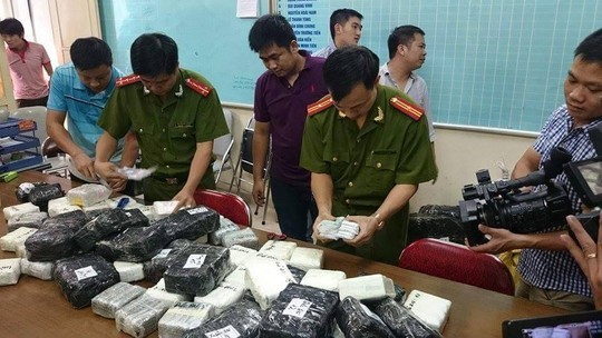 Kiểm tra số điện thoại lậu - Ảnh: Lao động Kiểm tra số điện thoại lậu - Ảnh: Lao động