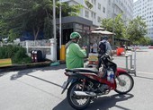 Shipper gặp khó vì 'đỏ mắt' không tìm được tiệm in thẻ nhận diện