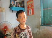 Gặp lại bé Phi Long trong bức ảnh 'Nụ hôn vĩnh biệt'