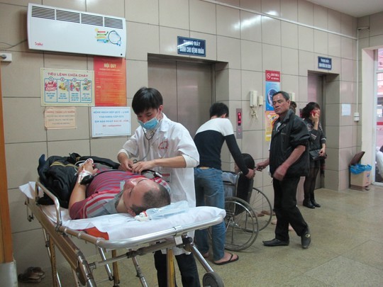 Nên đưa người bj say rượu đến các cơ sở y tế nếu có các biểu hiện lo mơ, vật vã Nên đưa người bj say rượu đến các cơ sở y tế nếu có các biểu hiện lo mơ, vật vã