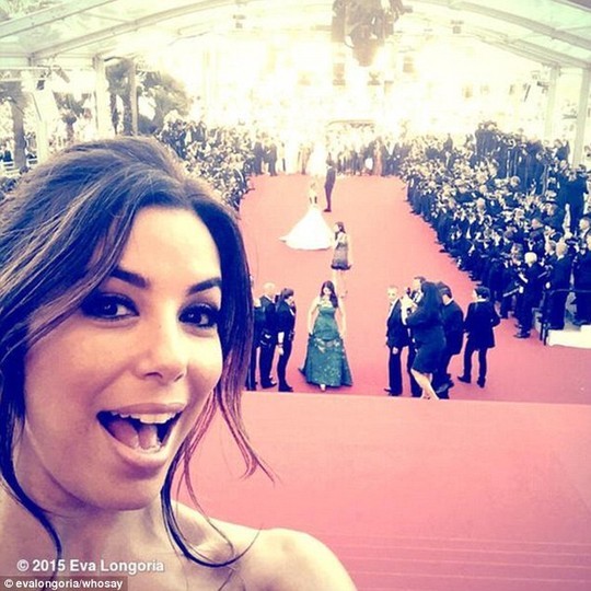 Bất chấp lệnh cấm, sao nữ vẫn “tự sướng” tại Cannes