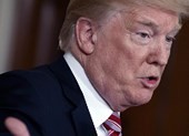 Ông Trump đổ lỗi chuyện Triều Tiên cho nhà Clinton