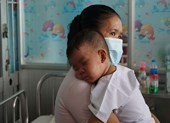 Cần chế tài xử lý người không đưa trẻ đi tiêm chủng?