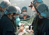 Cứu sống ca nguy kịch do tai nạn 'từ trên trời rơi xuống'