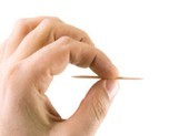 Cụ ông 75 tuổi thủng ruột vì nuốt tăm lúc nào không biết