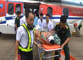 Tổ cấp cứu đường không BV 175 cứu ngư dân trên đảo Phan Vinh