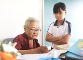 Cô Hoa với lớp học của trẻ nghèo quận 9