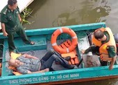 Cứu sống giảng viên người Mỹ nhảy sông tìm tài sản bị cướp