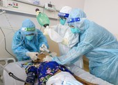 Hành trình giành lại sự sống ở 'lằn ranh sinh tử' cho bệnh nhân COVID-19