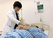 Cắt lể nặn máu độc, người đàn ông nhiễm khuẩn huyết nguy kịch