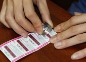 Xưng công an lừa đảo hàng chục nhà xe