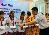 12 trường tiếp tục đồng hành cùng Quỹ học bổng Vừ A Dính