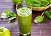 Nước ép rau bina có thể giúp giảm huyết áp và chống ung thư