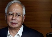 Cựu thủ tướng Malaysia bị bắt tại nhà riêng