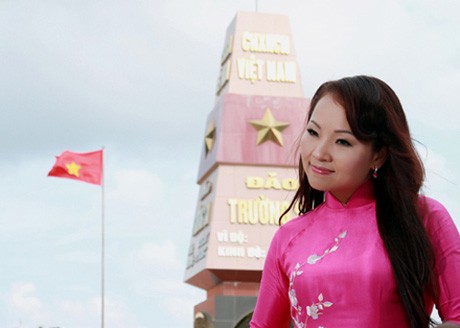 Ca sĩ Khánh Hòa với những cảnh quay tại Trường Sa