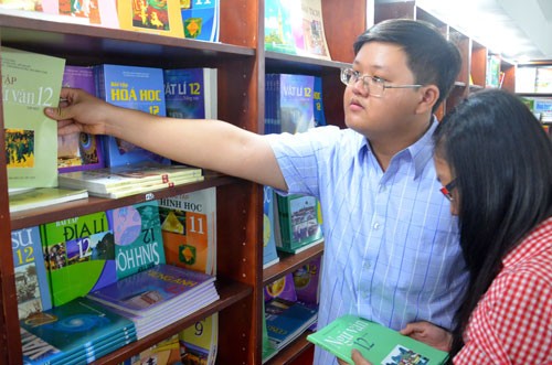 Sách giáo khoa vẫn được NXB Giáo dục in hằng năm nhưng tiền tác quyền vẫn không thấy trả Ảnh: Tấn Thạnh Sách giáo khoa vẫn được NXB Giáo dục in hằng năm nhưng tiền tác quyền vẫn không thấy trả Ảnh: Tấn Thạnh