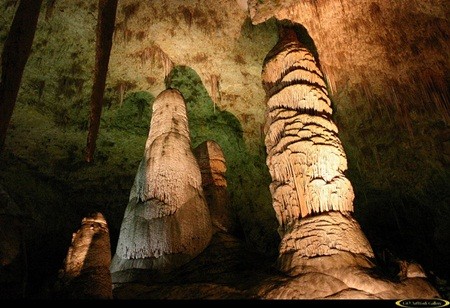 Một thạch nhũ khổng lồ