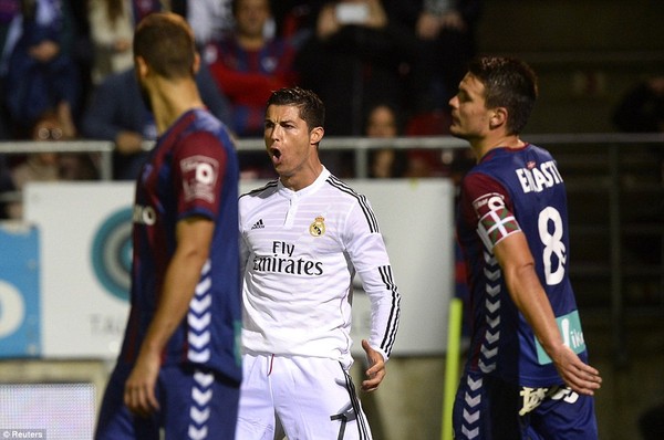 C.Ronaldo tỏa sáng với một cú đúp vào lưới Eibar