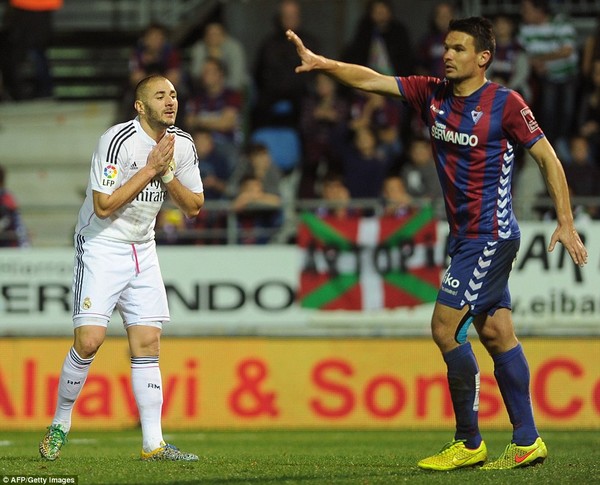 Benzema cũng để lại dấu ấn với một bàn thắng