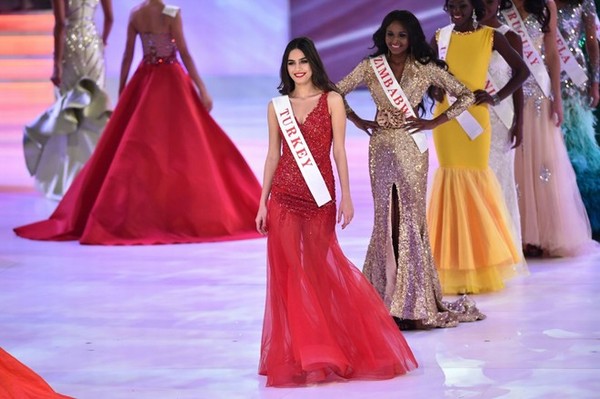Khoảnh khắc đăng quang của Hoa hậu Thế giới 2014